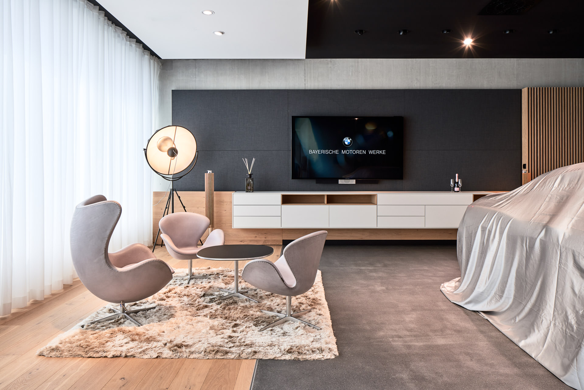 Designmöbel im Showroom der Bayerische Motoren Werke BMW in Dielsdorft.