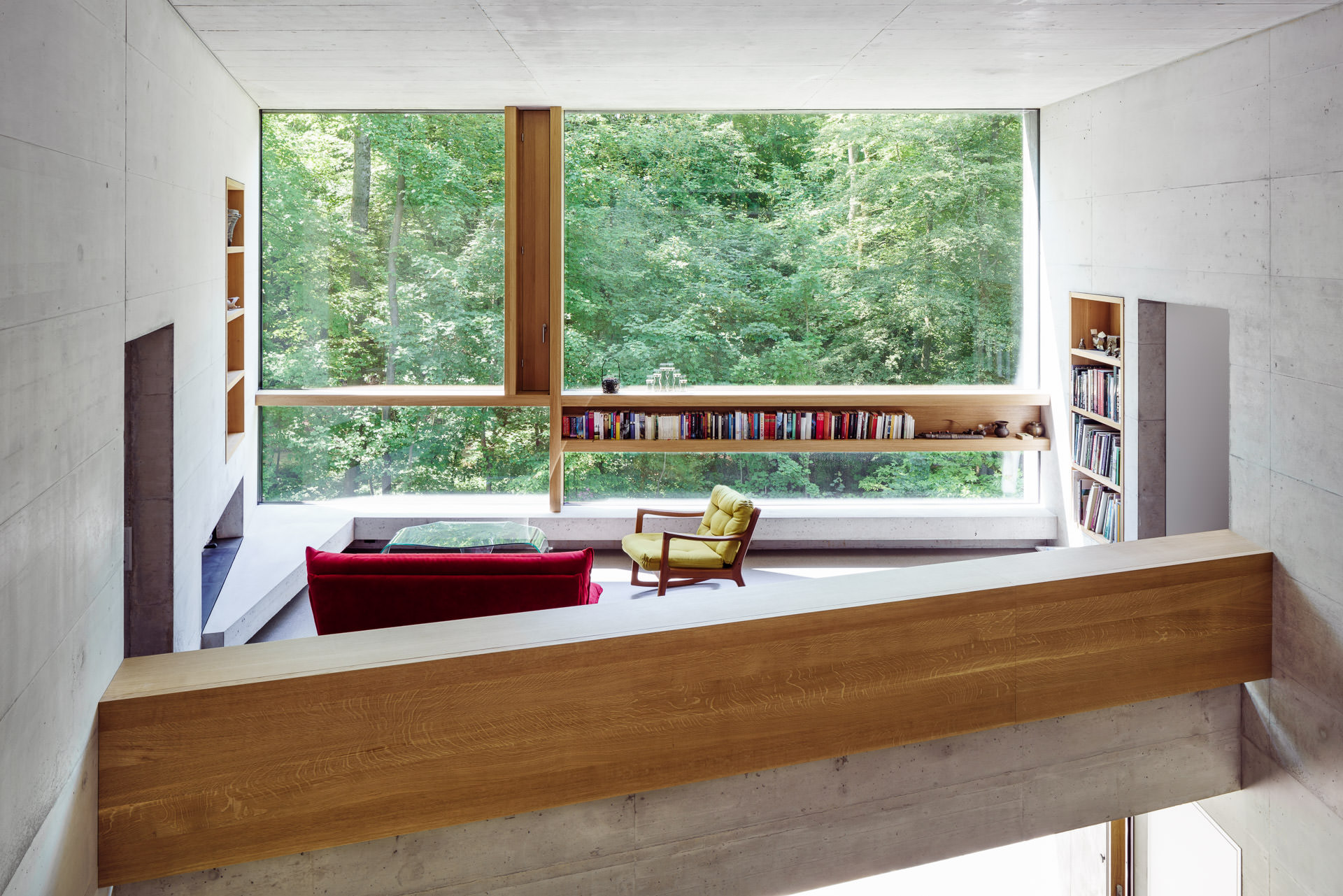 Interior photography of Casa Forest: Open living, dining and staircase rooms with concrete walls and wooden elements