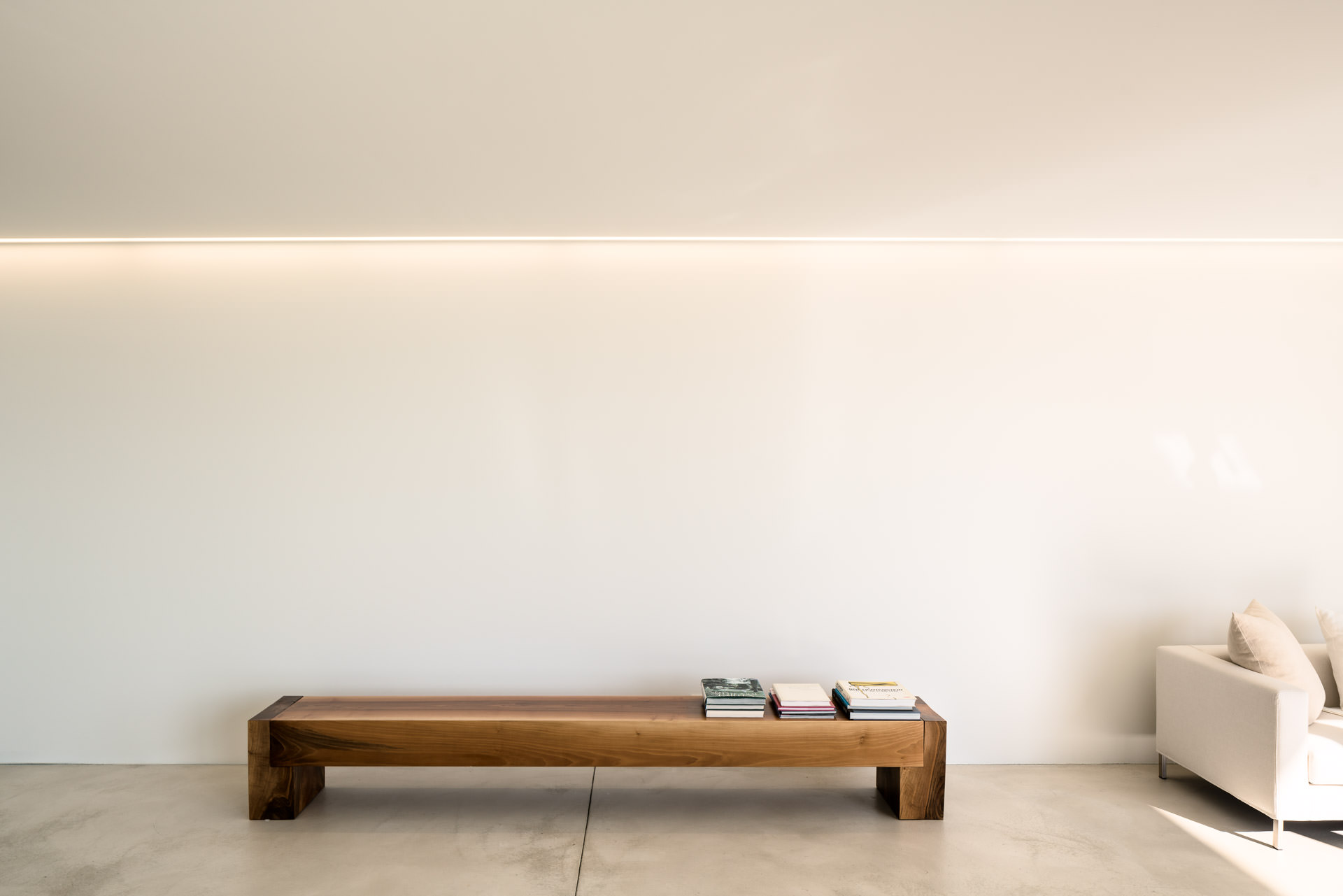 Stylish furniture and light design in modern architecture by Daluz, Gonzalez & Cajos Architects. Photography Philippe Wiget
