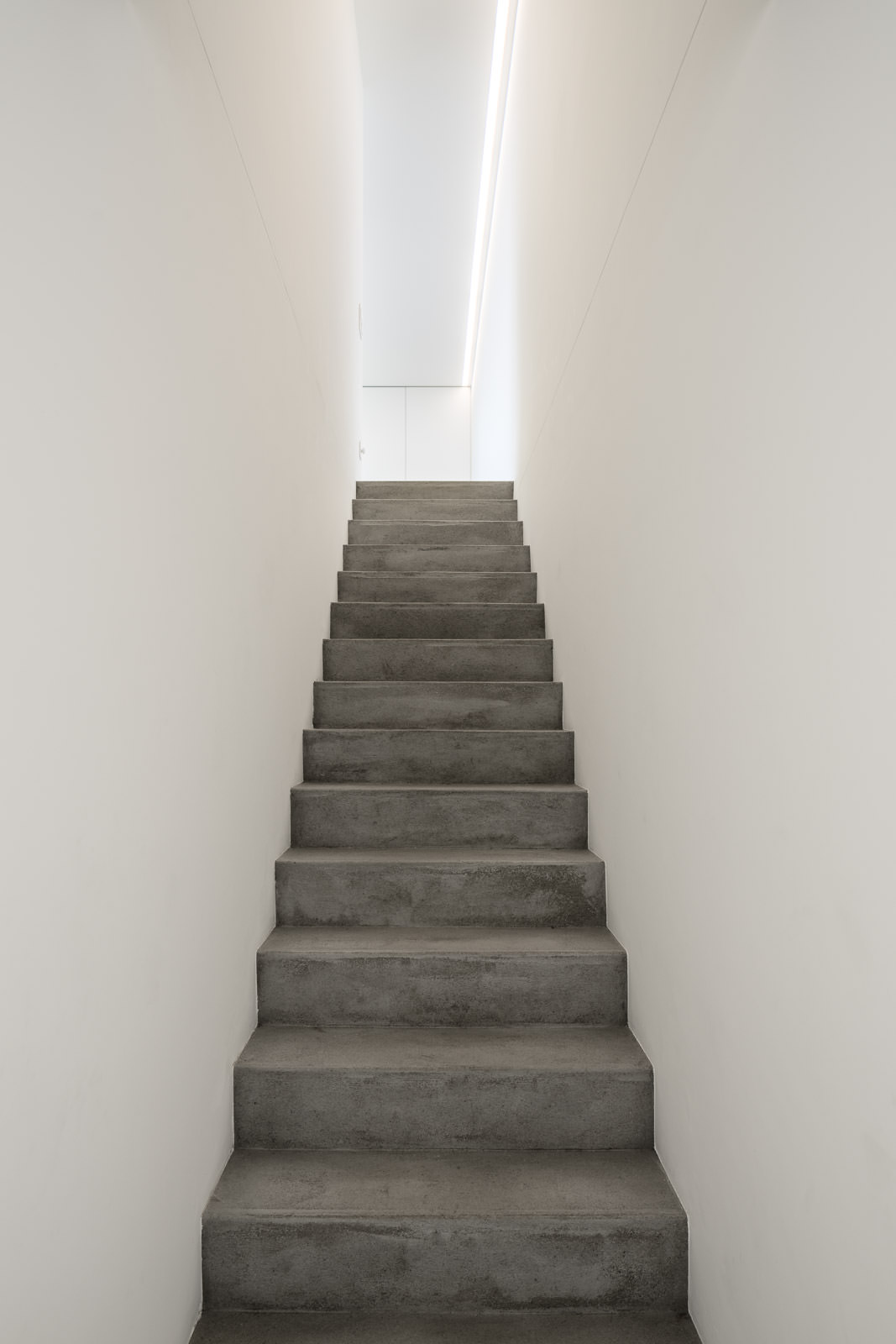 Narrow concrete staircase, interior photography, casa nik ticino, Switzerland