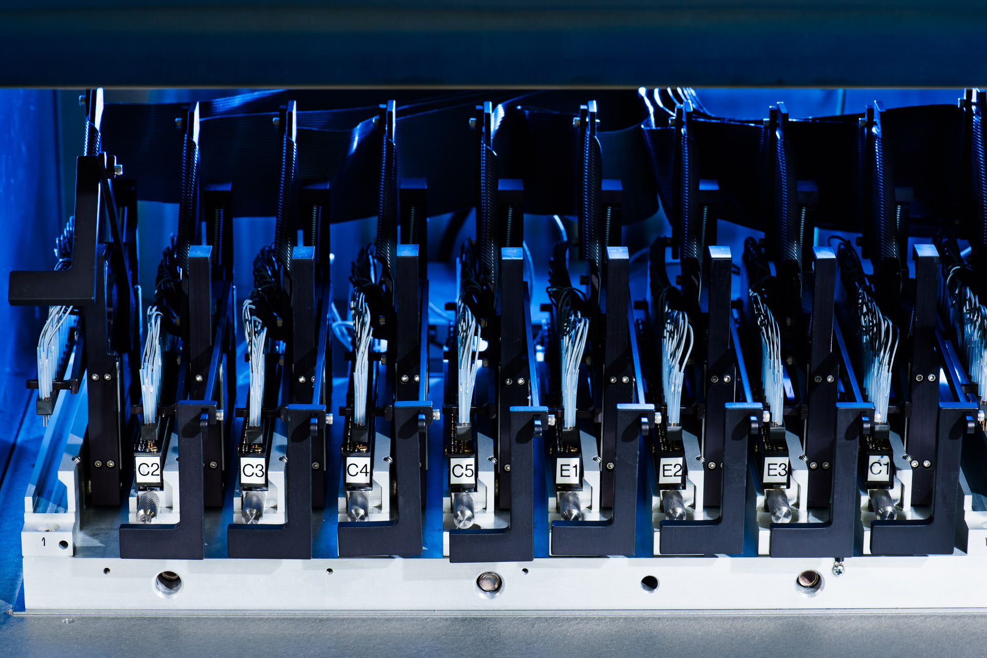 Technologie Proudktions-Equipment bei EXALOS, Zürich. Technologie-Fotograf Philippe Wiget.