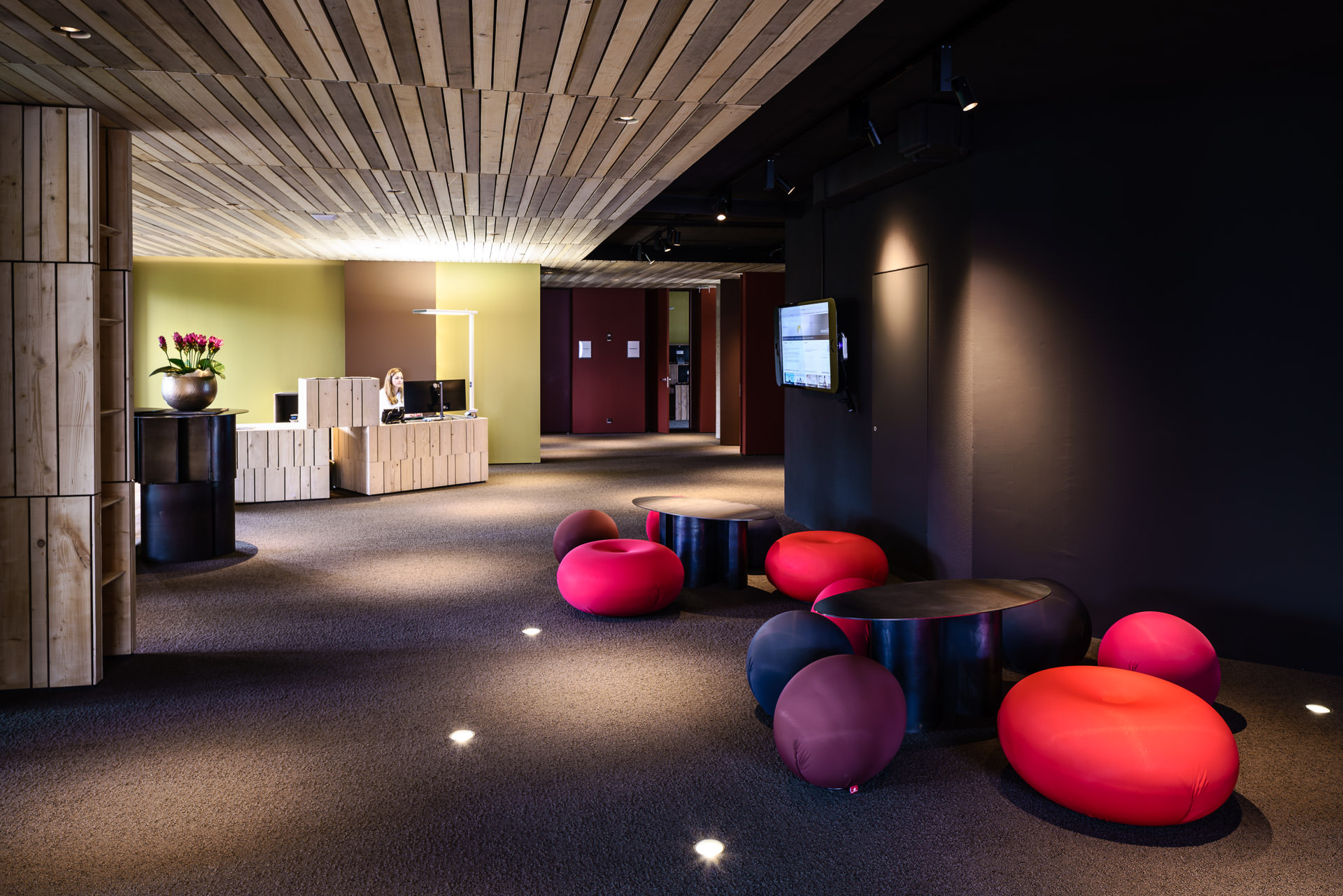 Abacus office interior photo of reception area. Corporate interior photography at Abacus Business Solutions.