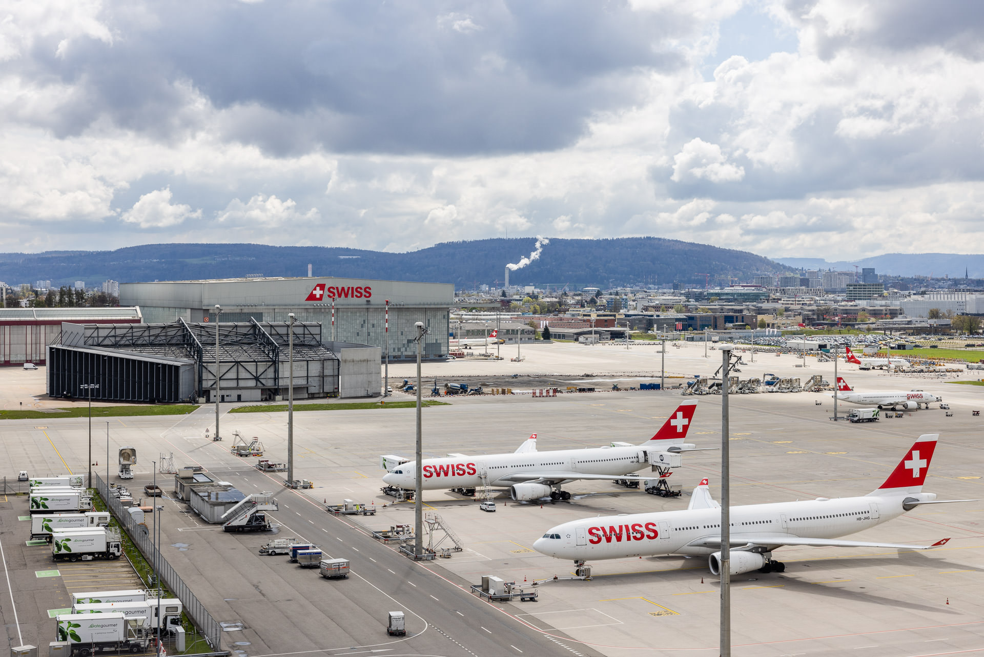 Communications key visuals for Canton of Zurich - Zurich Airport, Swiss Airlines Airplanes and maintenance area
