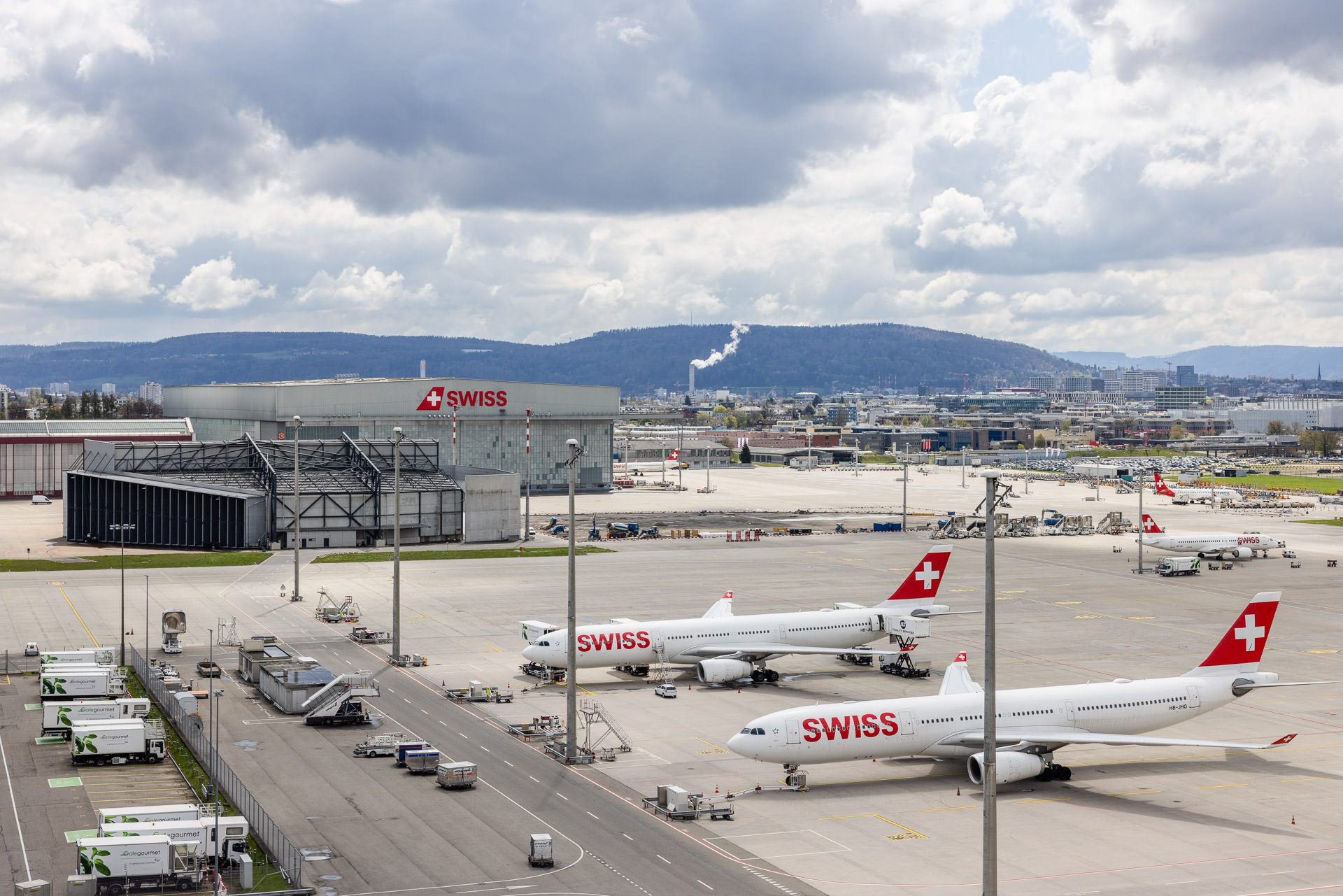 Key visuals for Canton of Zurich - Zurich Airport communications, Swiss Airlines Airplanes and maintenance area