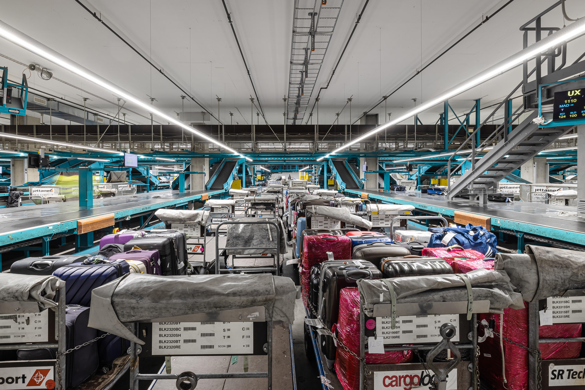 Corporate communications campaign for Office for Mobility - baggage sorting facility, Airport Zurich