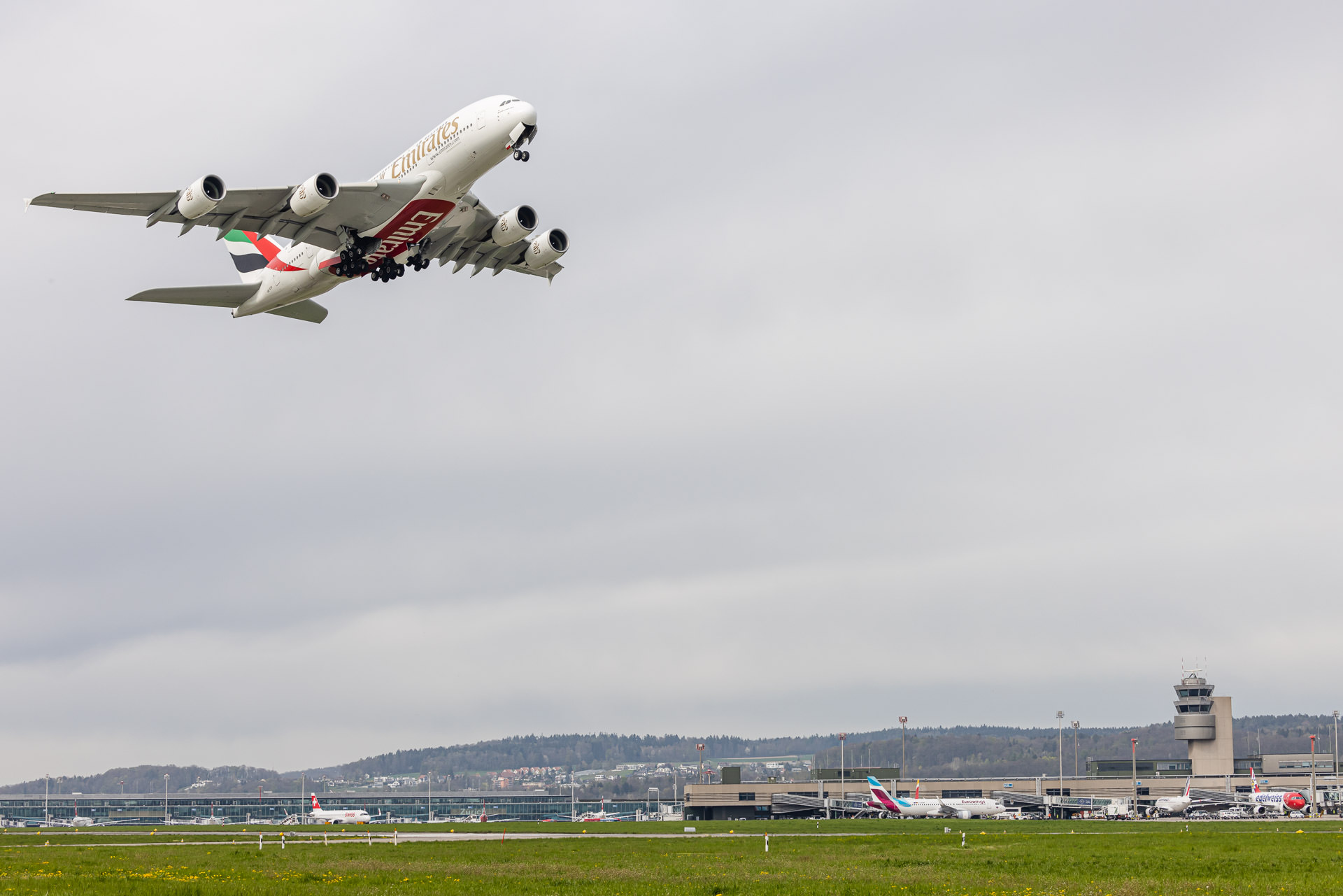 Imagebild: Airbus A380, Emirates, take-off am Flughafen Zürich. Kampagne für Kanton Zürich.